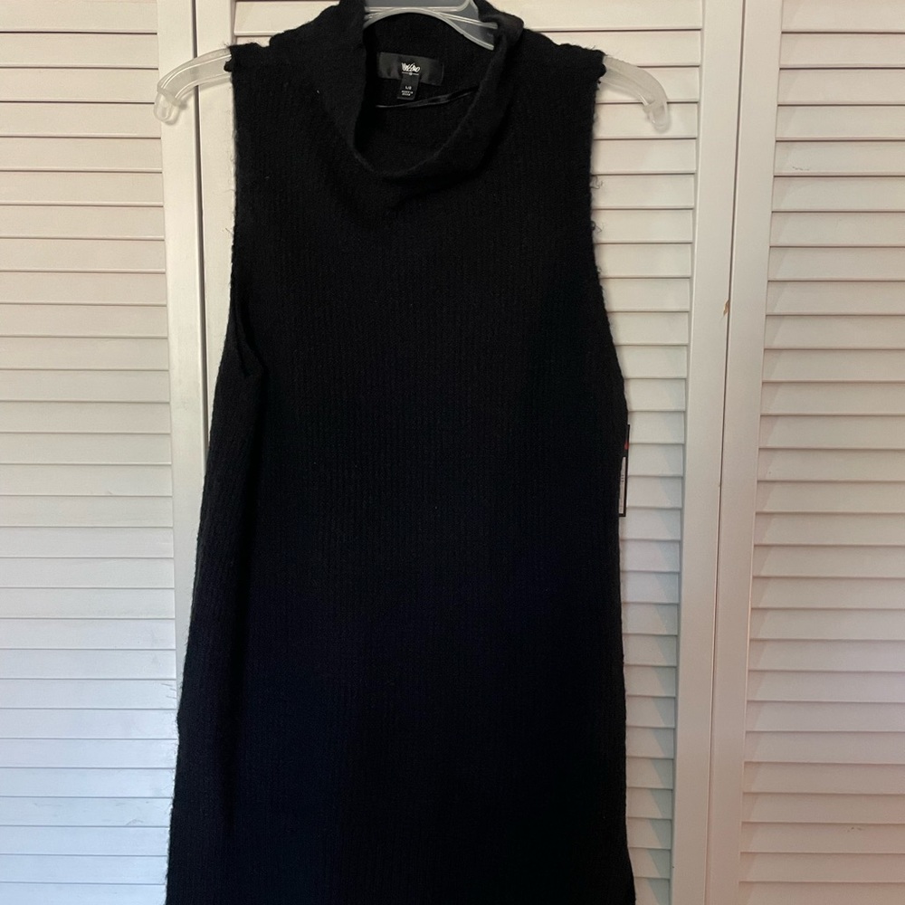 Black cow neck sleeveless sweater